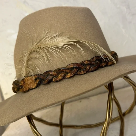 🤍🤍Vintage Wool Fedora Hat with Leather braided band🤍 - Picture 4 of 7